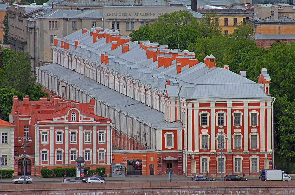 File:Spb 06-2012 University Embankment 06.jpg